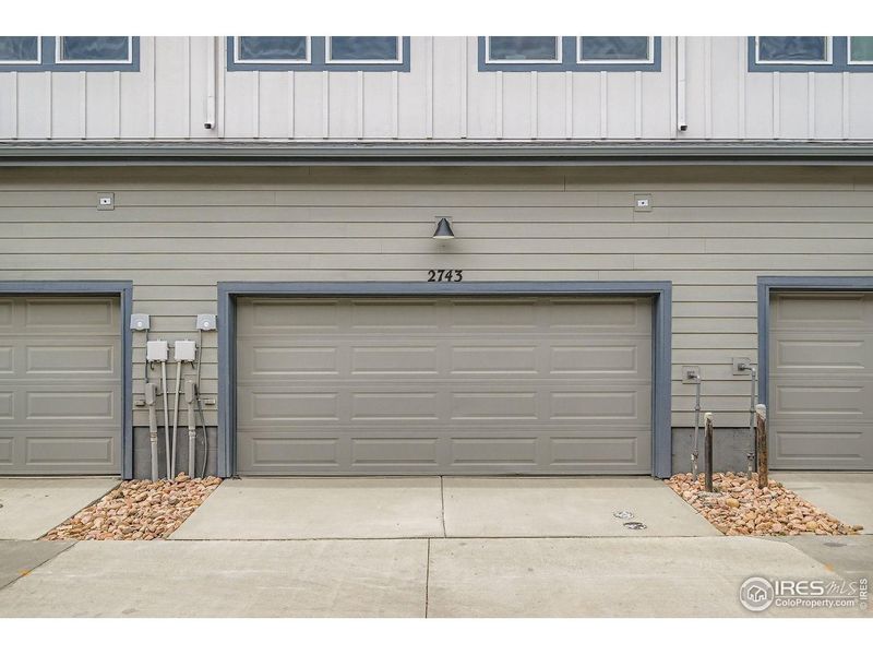 Exterior details and patio area of a home in Mountain Brook, Longmont (Image 16).