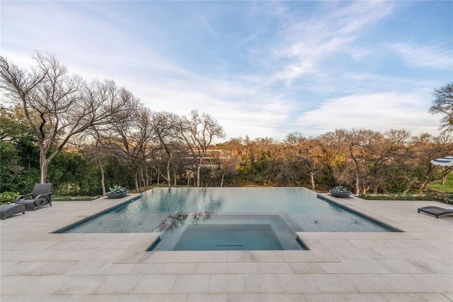 Community amenities in , Dallas (Image 28).