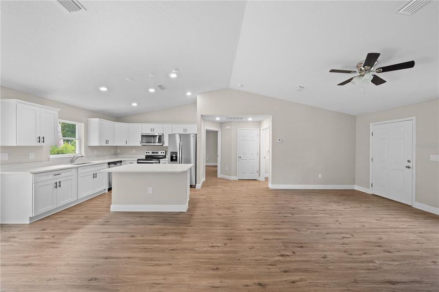 Spacious, unfurnished interior of a new home in , Ocala (Image 16).