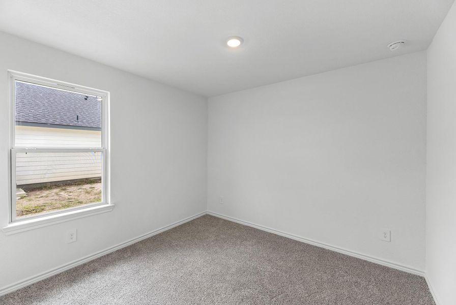 Spacious, unfurnished interior of a new home in Reserve at Mallard Lakes, Orange (Image 19).