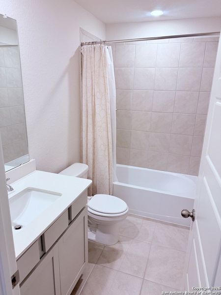 Furnished interior view inside a new home in Autry Pond, San Antonio (Image 9).