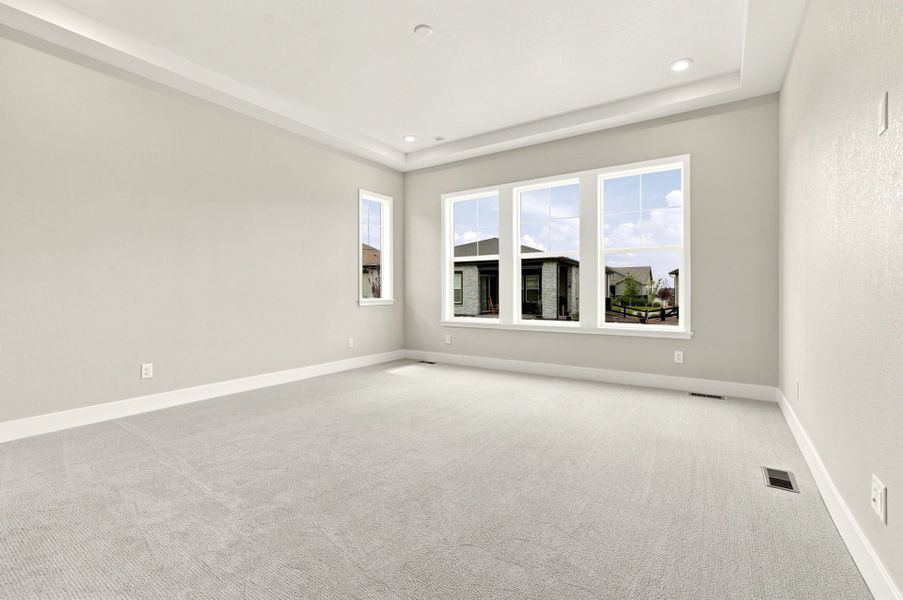 Spacious, unfurnished interior of a new home in Hilltop at Inspiration, Aurora (Image 19).