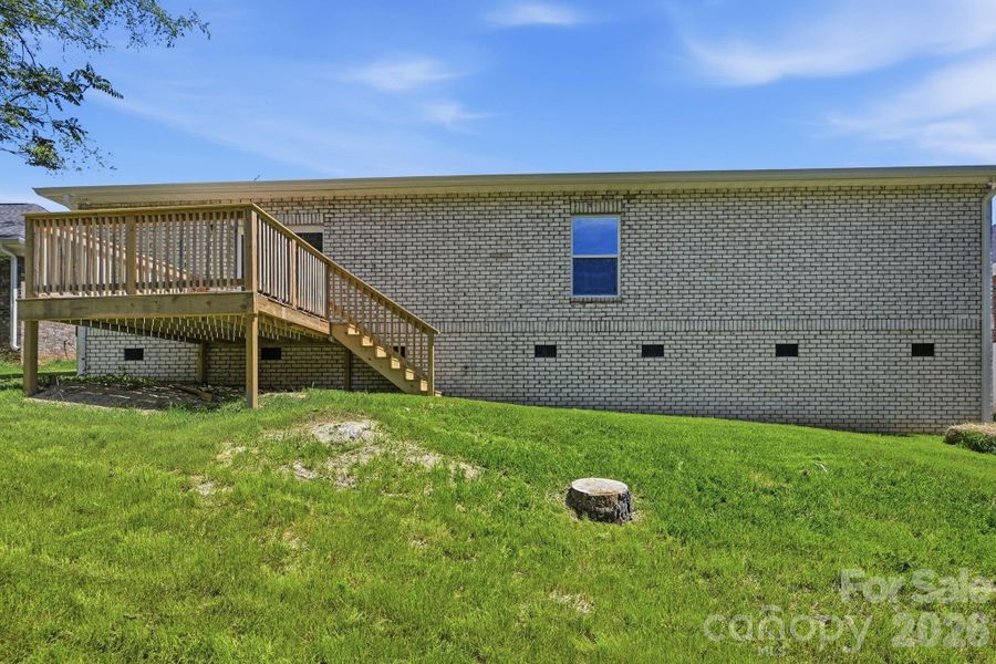 Exterior details and patio area of a home in , York (Image 19).