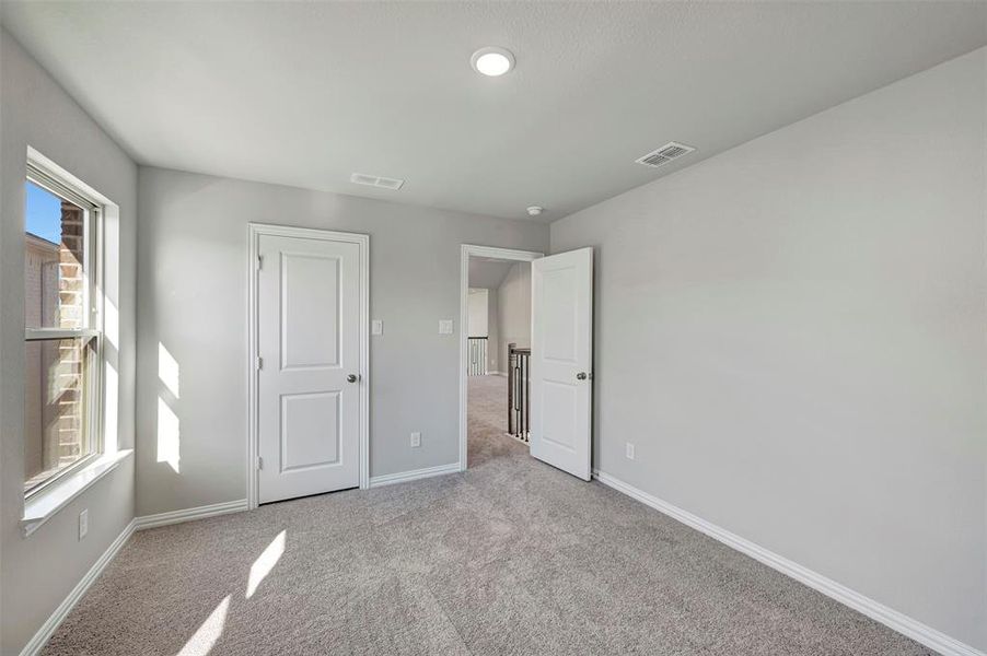 Spacious, unfurnished interior of a new home in Lily Creek at Sutton Fields, Aubrey (Image 37).