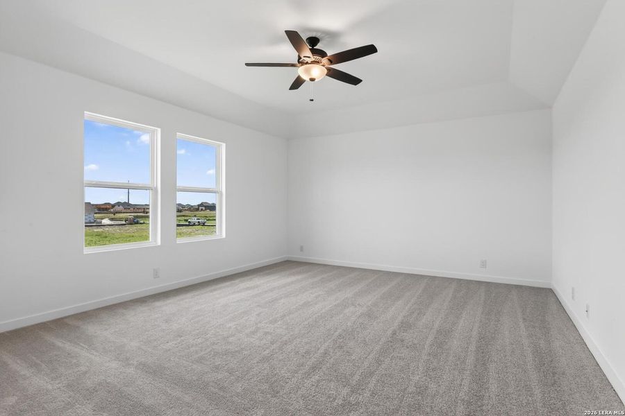 Spacious, unfurnished interior of a new home in Nopal Valley, San Antonio (Image 23).