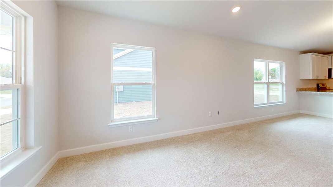 Spacious, unfurnished interior of a new home in Rolling Hills, Bell (Image 8).