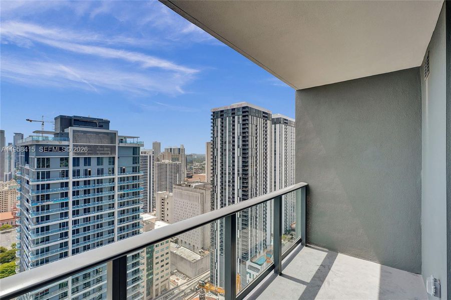 Condo located in Miami, FL showcasing its design and architecture (Image 27).