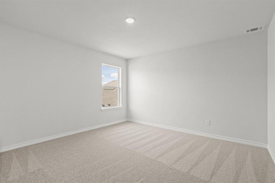 Spacious, unfurnished interior of a new home in Sycamore Landing, Fort Worth (Image 15).