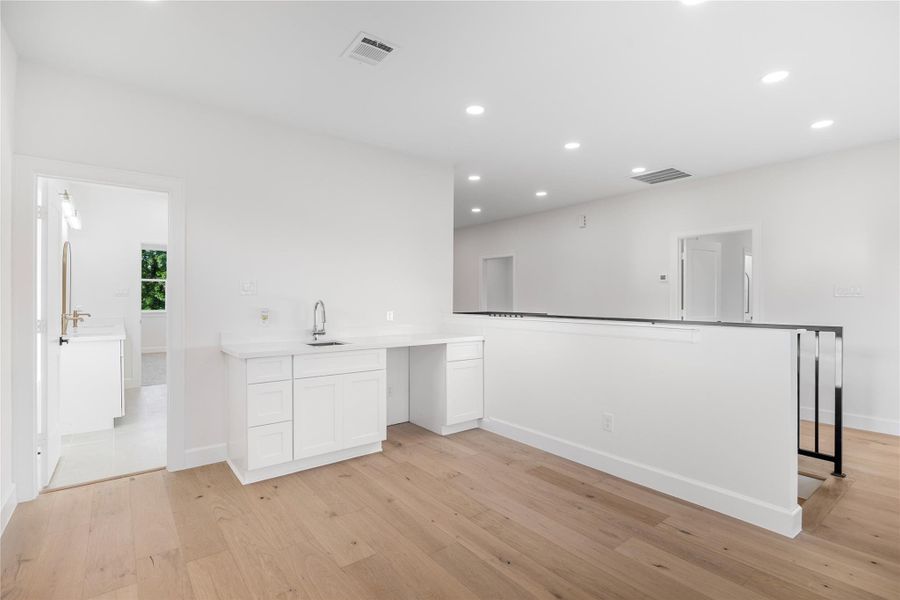 Spacious, unfurnished interior of a new home in , Houston (Image 34).
