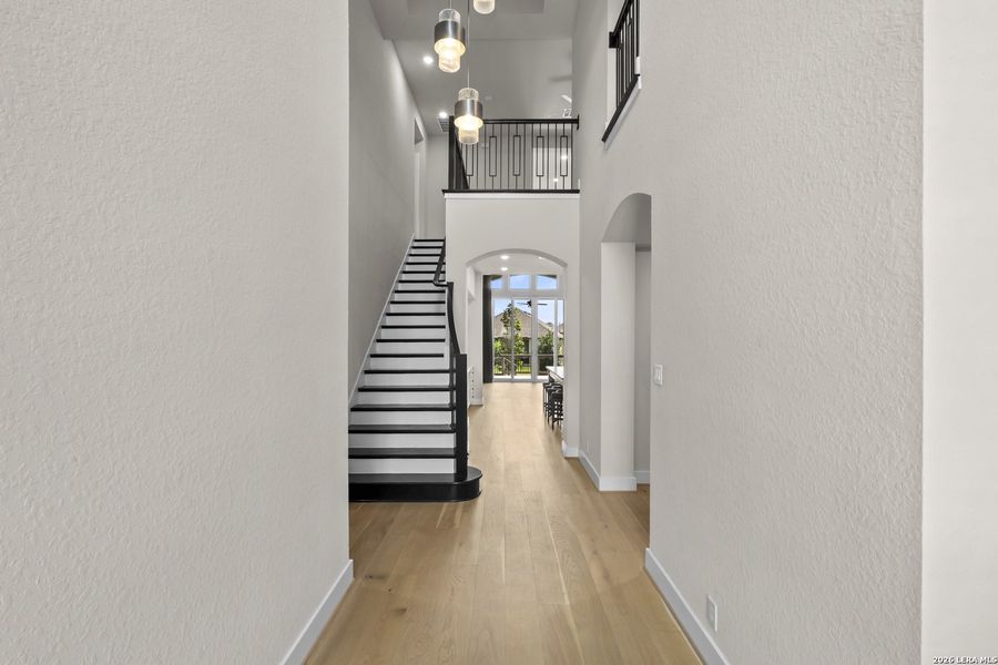 Spacious, unfurnished interior of a new home in Ventana, Bulverde (Image 39). Spacious, unfurnished interior of a new home in Ventana, Bulverde (Image 39).