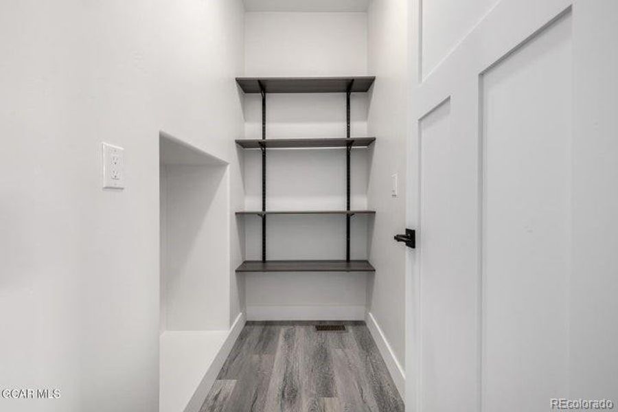 Spacious, unfurnished interior of a new home in , Granby (Image 40).