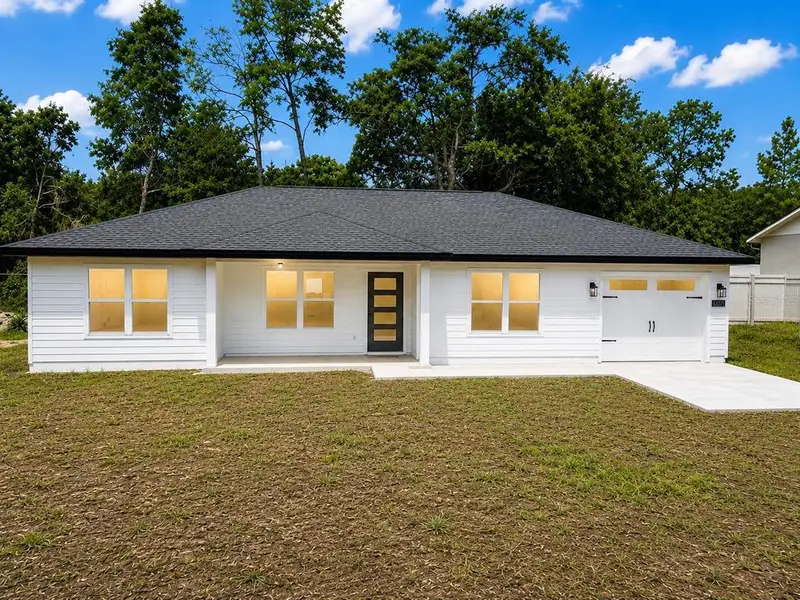 Exterior details and patio area of a home in , Belleview (Image 1). Exterior details and patio area of a home in , Belleview (Image 1).