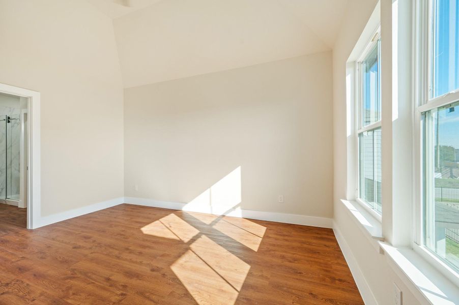 Spacious, unfurnished interior of a new home in Metro Village, Houston (Image 22).