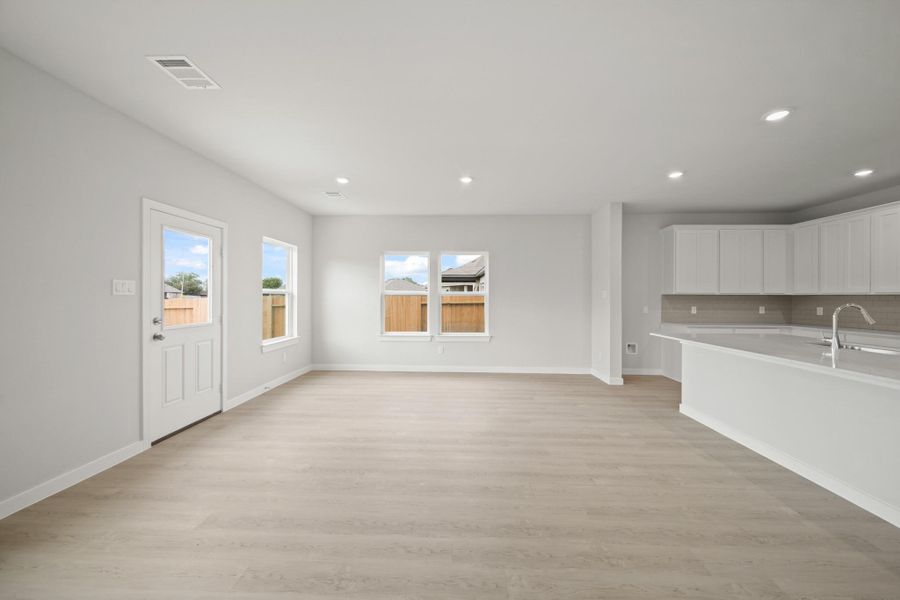 Spacious, unfurnished interior of a new home in Bayou Bend, Angleton (Image 15). Spacious, unfurnished interior of a new home in Bayou Bend, Angleton (Image 15).