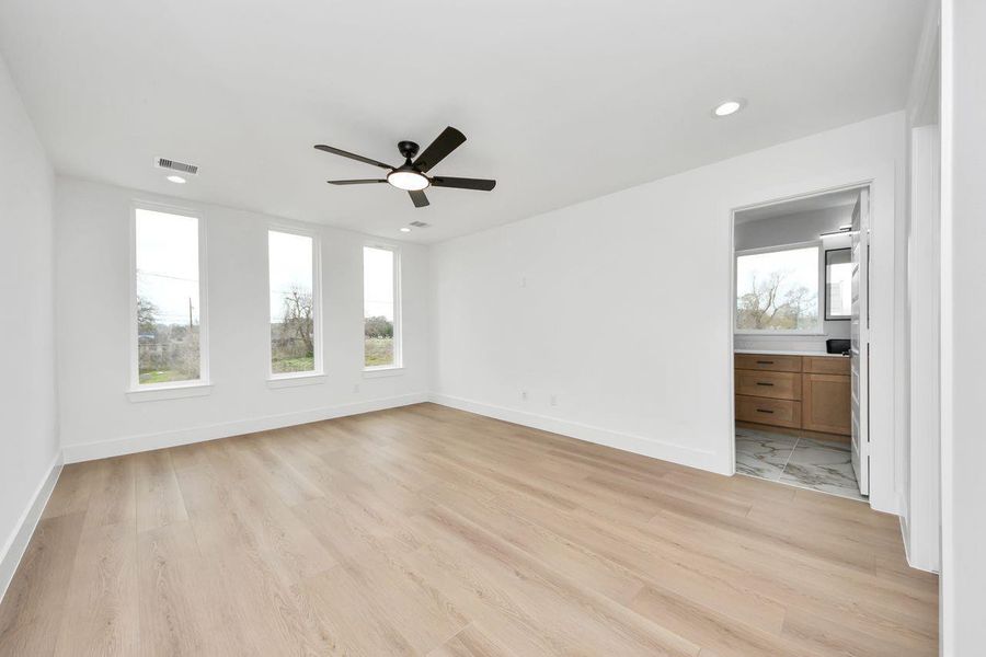 Spacious, unfurnished interior of a new home in , Houston (Image 18).