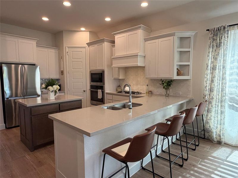 Boasting an Accent-Colored Island with Breakfast Bar Seating for Four Boasting an Accent-Colored Island with Breakfast Bar Seating for Four