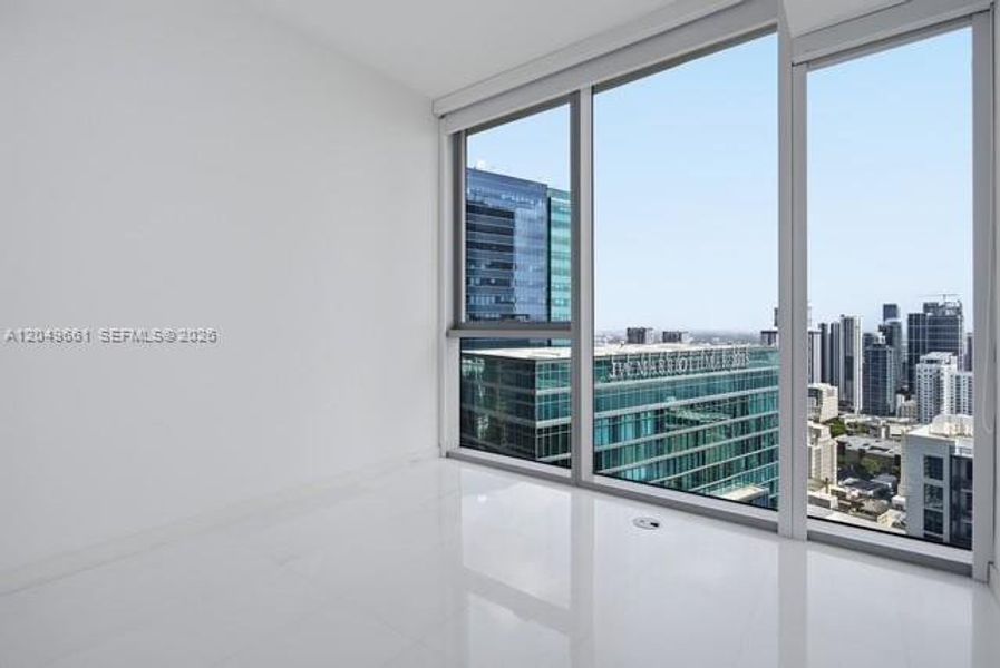 Condo located in Miami, FL showcasing its design and architecture (Image 24).