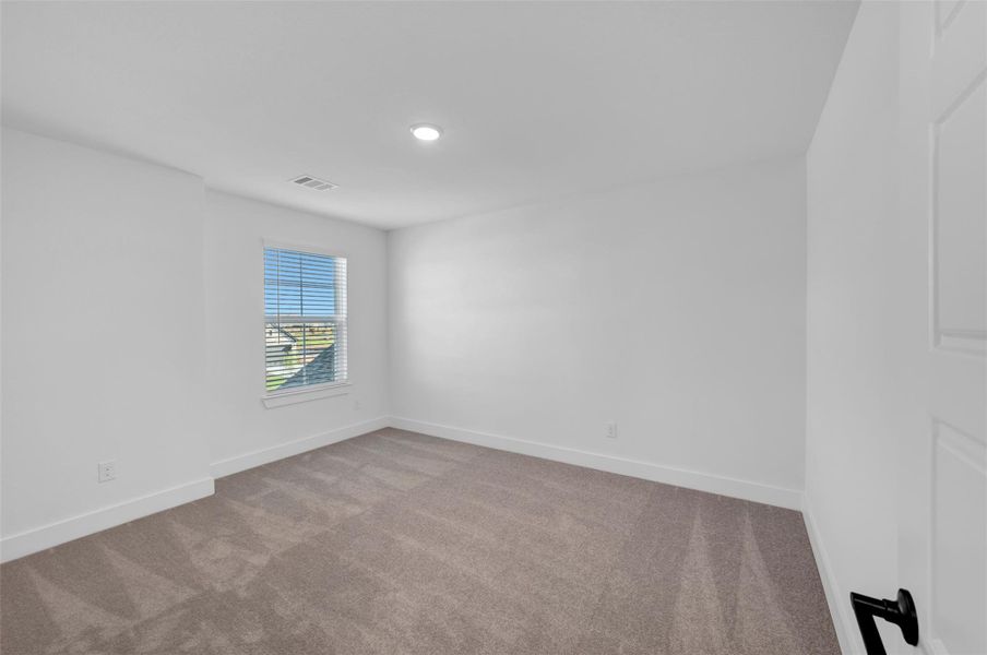 Spacious, unfurnished interior of a new home in Lago Mar, Santa Fe (Image 25).