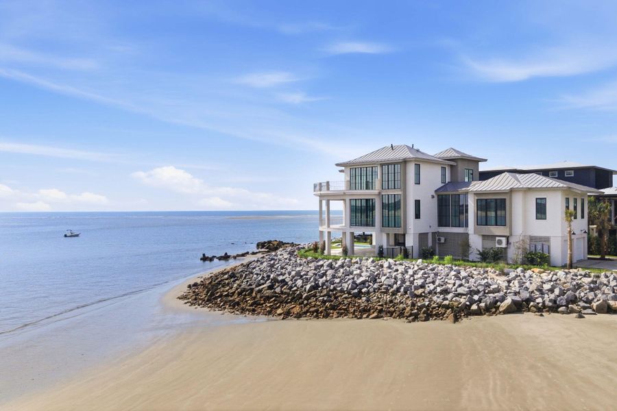 Image 89 of a home in .