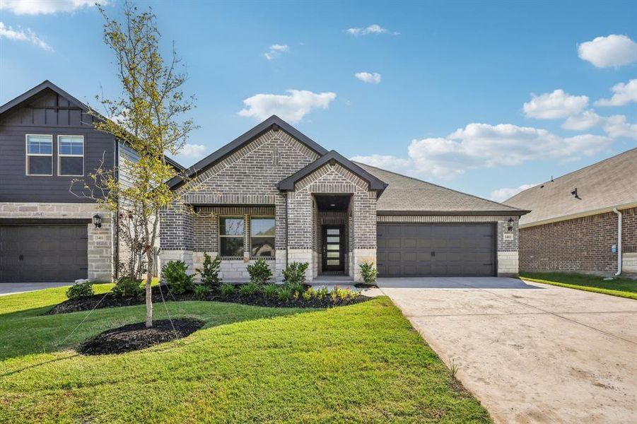 Front exterior of a new home in Lakehaven - Signature Series, Farmersville, TX, highlighting curb appeal (Image 1).