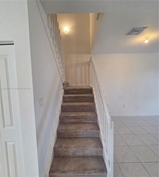 Spacious, unfurnished interior of a new home in , Coral Springs (Image 8).