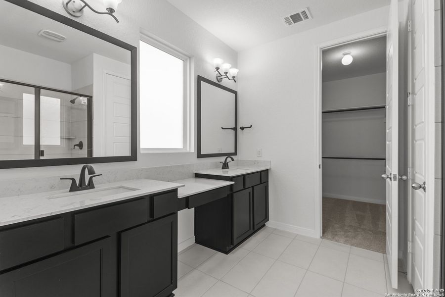 Furnished interior view inside a new home in Ladera 50', San Antonio (Image 13).