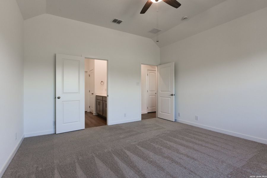 Spacious, unfurnished interior of a new home in Arcadia Ridge, San Antonio (Image 33).