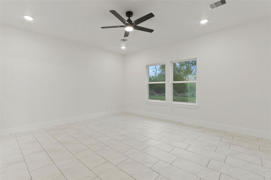 Spacious, unfurnished interior of a new home in , Prairie View (Image 14).