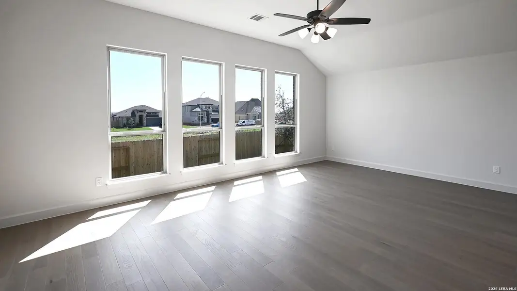Spacious, unfurnished interior of a new home in Cibolo Valley Heights, Cibolo (Image 15).