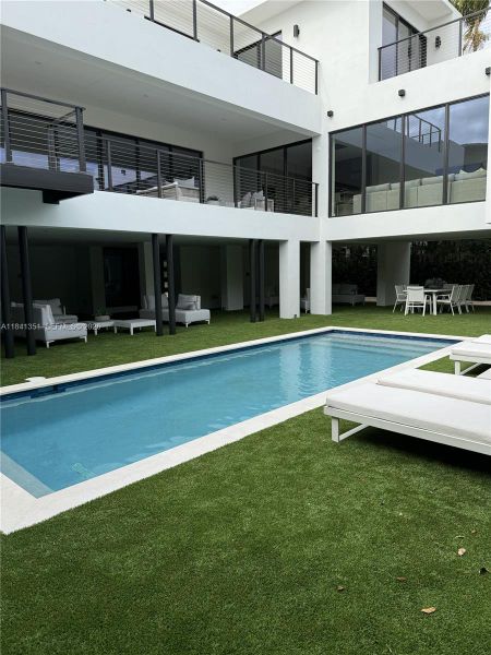 Exterior details and patio area of a home in , Key Biscayne (Image 41).