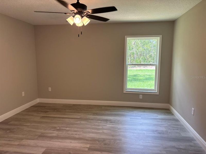 Spacious, unfurnished interior of a new home in , Dunnellon (Image 12).