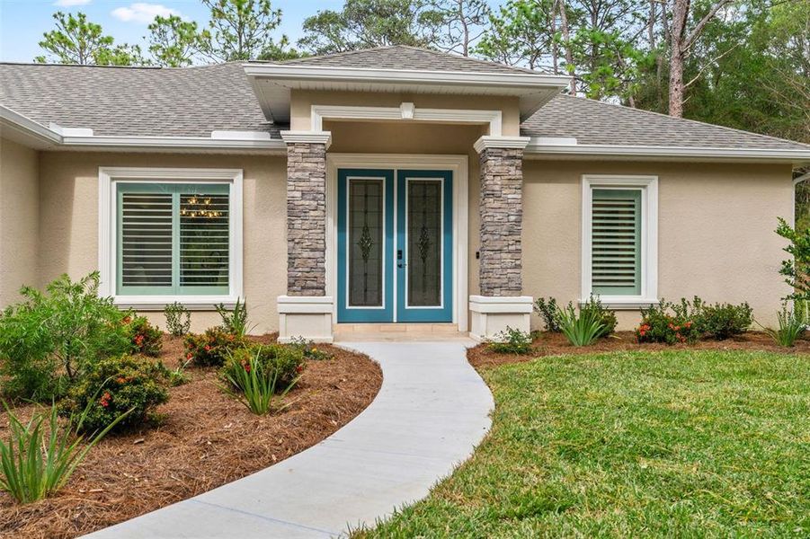 Exterior details and patio area of a home in , Beverly Hills (Image 35).