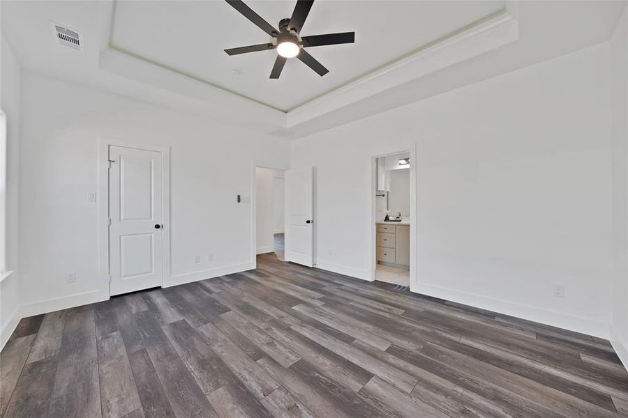 Spacious, unfurnished interior of a new home in , East Tawakoni (Image 16).