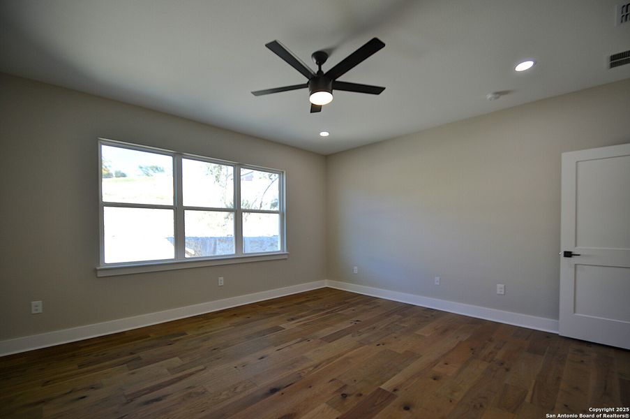 Spacious, unfurnished interior of a new home in , Kerrville (Image 17).