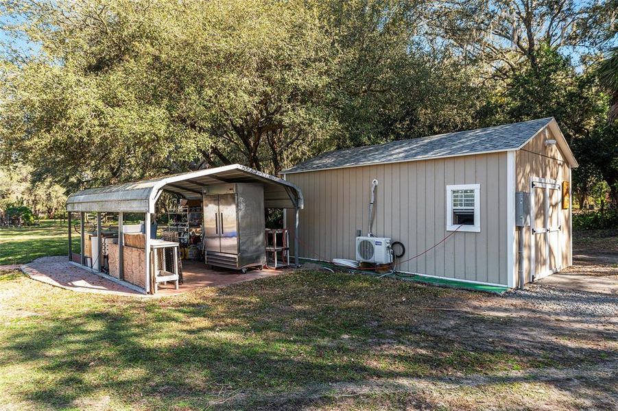 Exterior details and patio area of a home in , Weirsdale (Image 20).