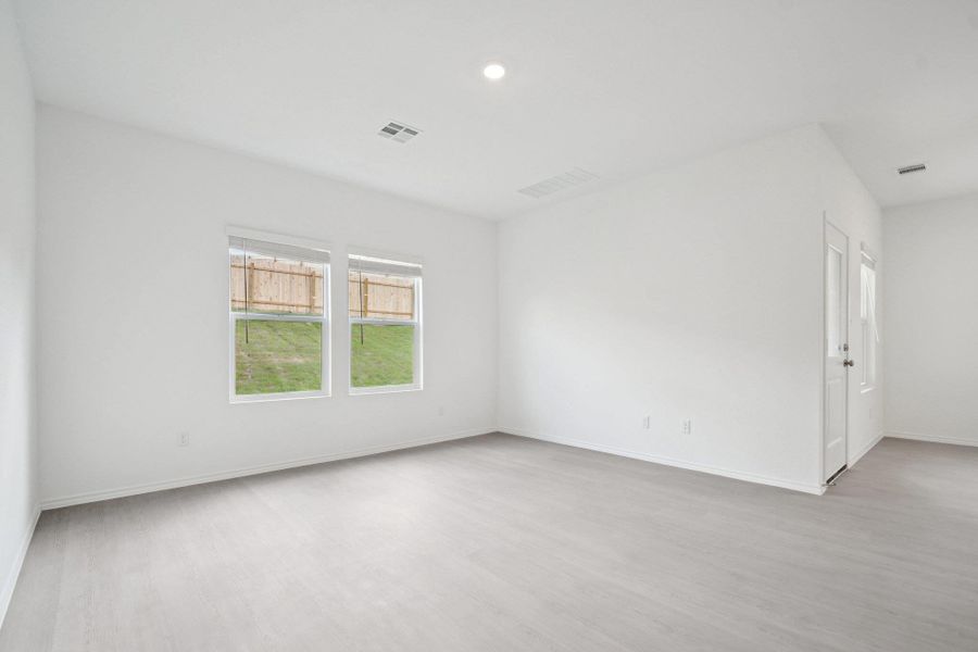 Spacious, unfurnished interior of a new home in Clayton Ranch, Copperas Cove (Image 22).