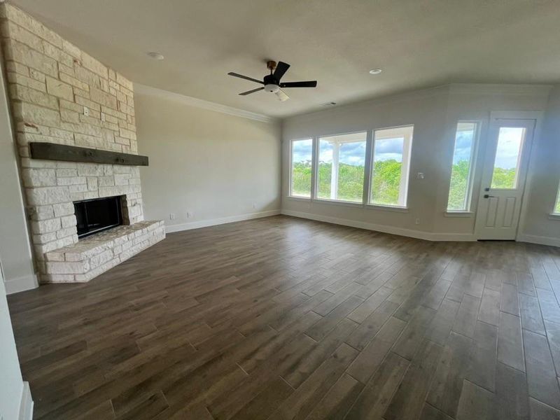 Spacious, unfurnished interior of a new home in Eagle Ridge Estates, Weatherford (Image 14).