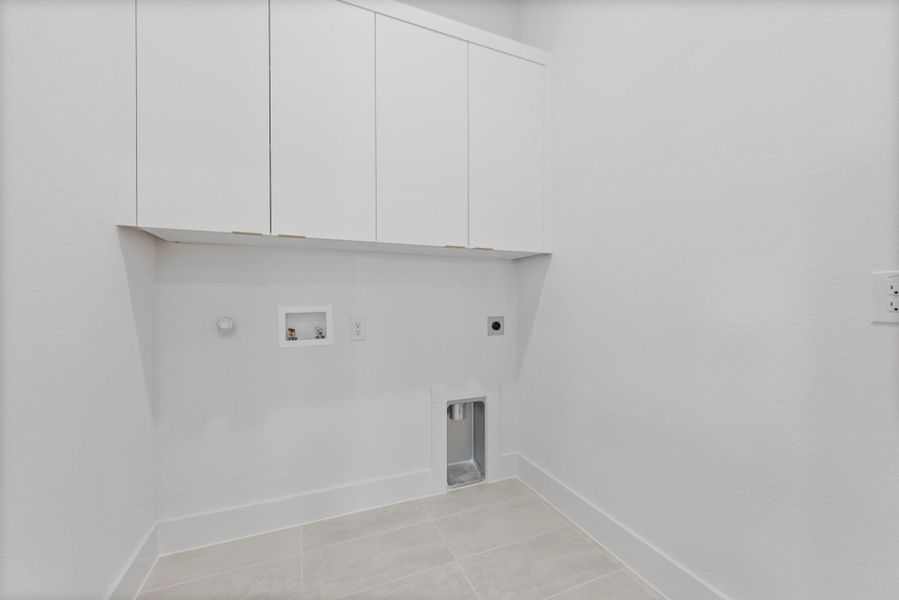 Representative furnished interior of a home built from the Plan 2 by Monarch Homes in Royal Court, Frisco (Image 15).