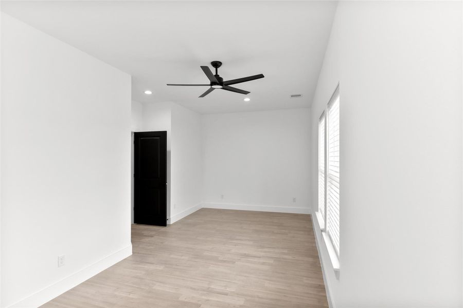 Spacious, unfurnished interior of a new home in , Houston (Image 17).