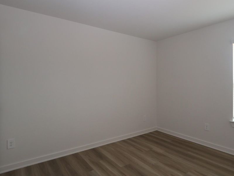 Spacious, unfurnished interior of a new home in Lone Star Landing, Montgomery (Image 15).