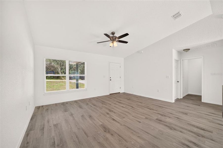 Spacious, unfurnished interior of a new home in , Ocala (Image 25).
