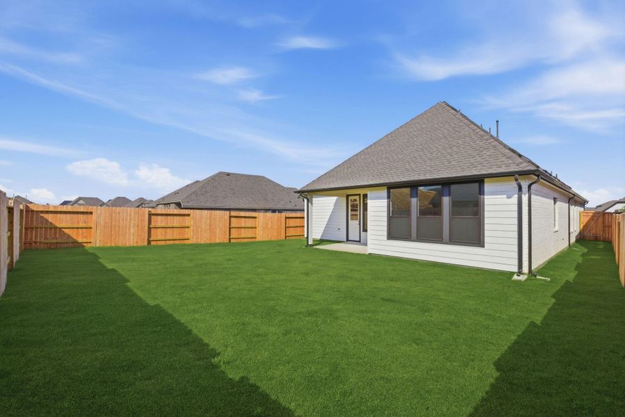 Exterior details and patio area of a home in Brookewater, Rosenberg (Image 4). Exterior details and patio area of a home in Brookewater, Rosenberg (Image 4).