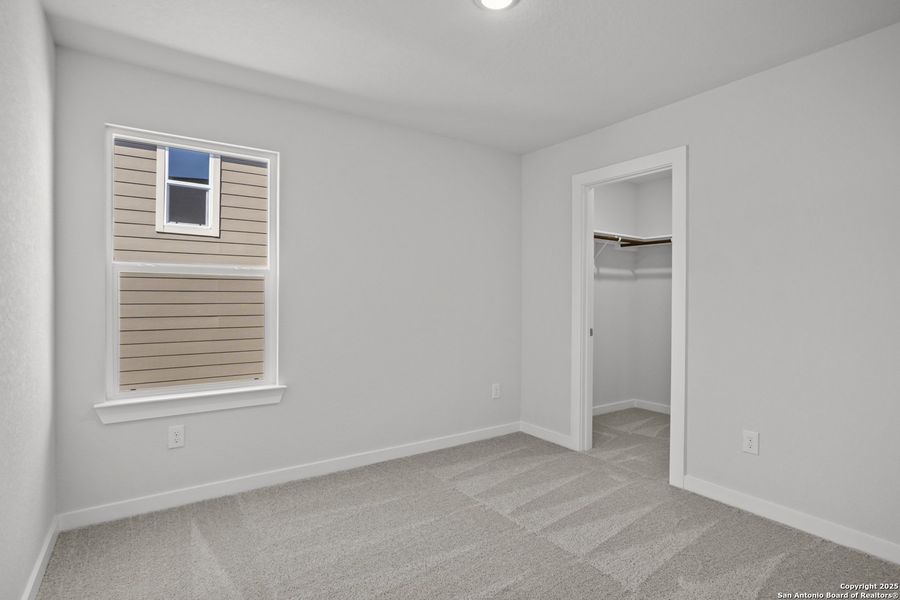 Spacious, unfurnished interior of a new home in Rosemont Hill, San Antonio (Image 12).