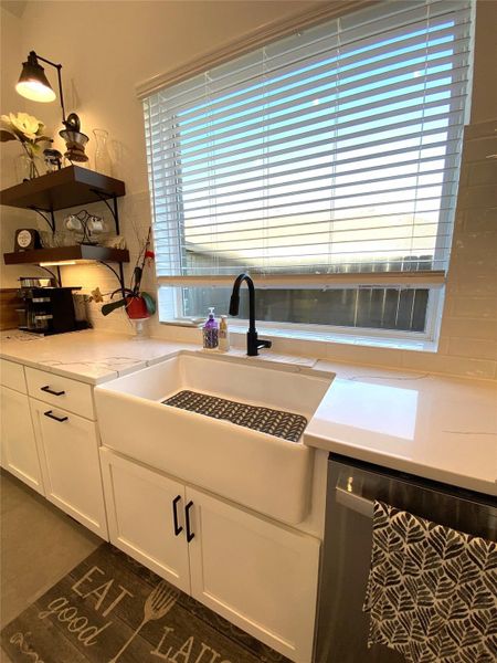 Close-up of interior finishes inside a home in Centennial Oaks, Santa Fe (Image 19).