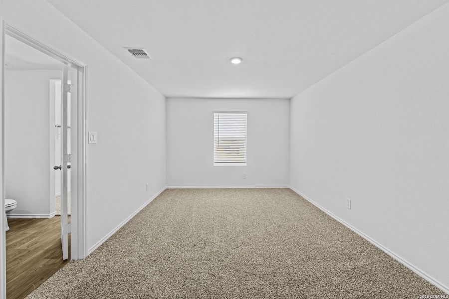 Spacious, unfurnished interior of a new home in Preserve at Medina, Von Ormy (Image 11).