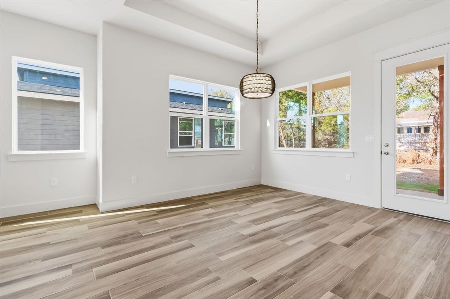 Dining area without virtual staging