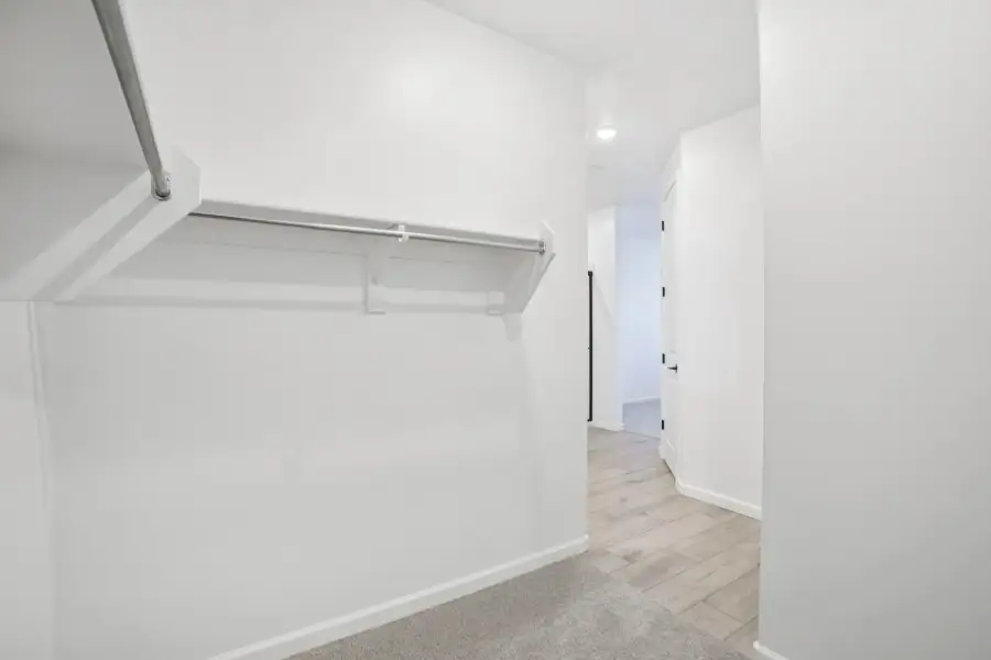 Spacious, unfurnished interior of a new home in La Privada, Goodyear (Image 5).