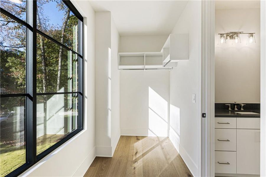 Spacious, unfurnished interior of a new home in , Alpharetta (Image 27).