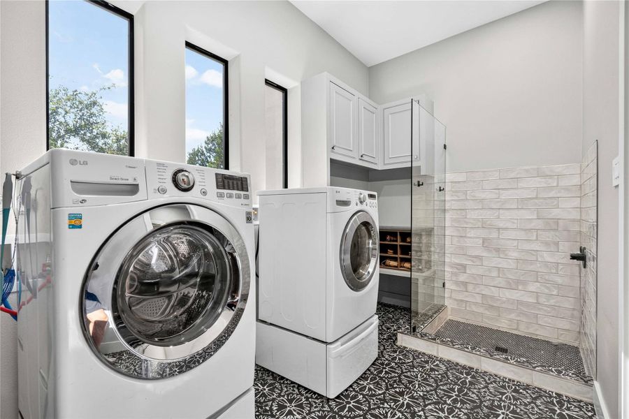 Furnished interior view inside a new home in , Marble Falls (Image 24).