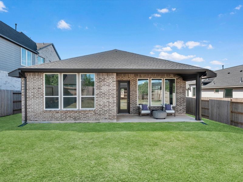 Exterior details and patio area of a home in Clopton Farms, Montgomery (Image 3).